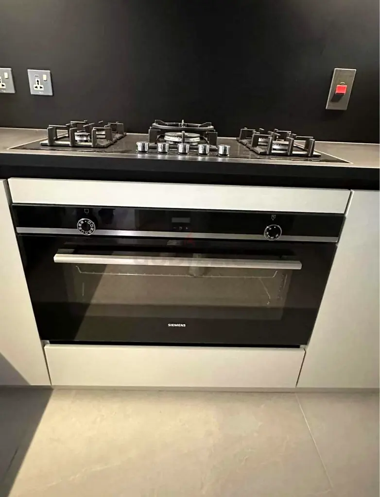 Siemens latest model IQ700 electric oven and gass cooktop builtin