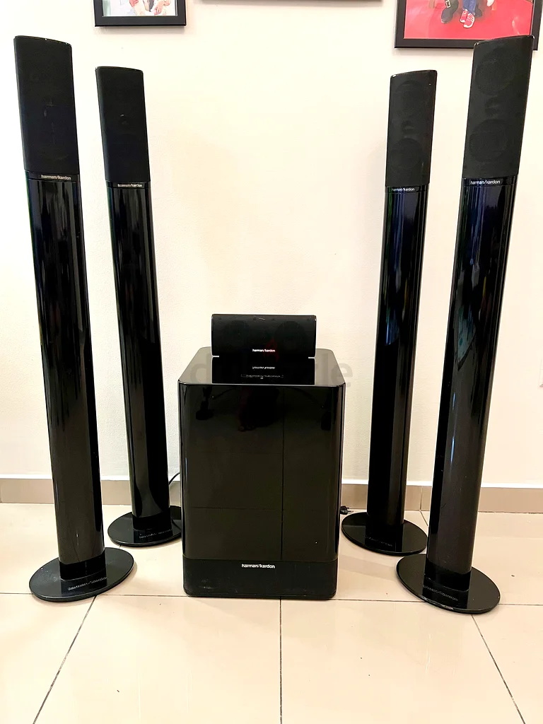 Harman Kardon Home Theater 7.1 amplifier, 5 speakers with stand and