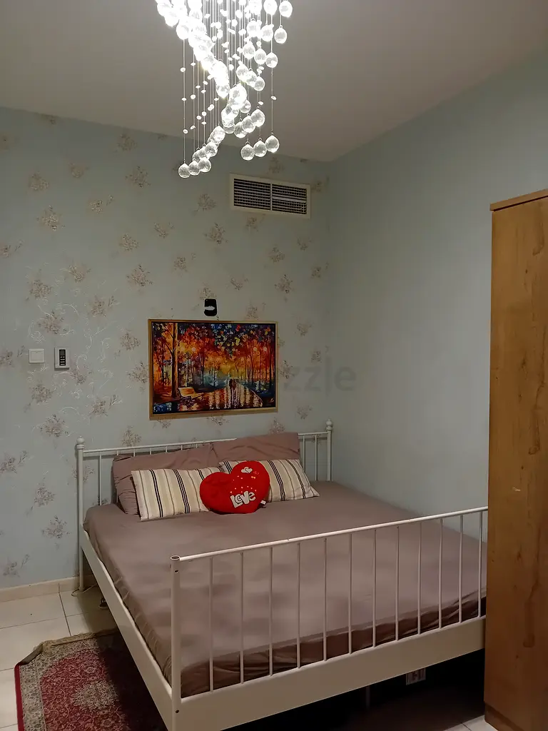 Apartment Well maintained neat clean family sharing room available