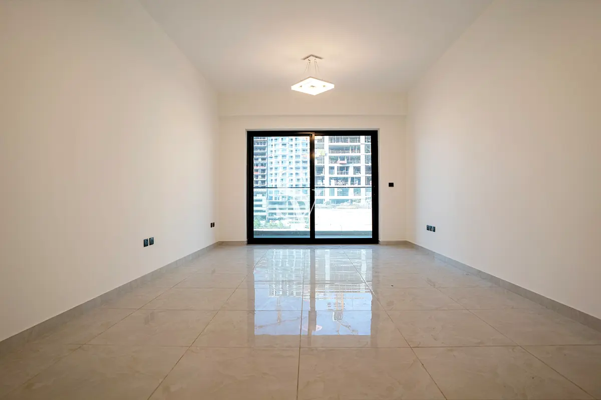 Apartment Vacant Road View White Goods Study Dubai