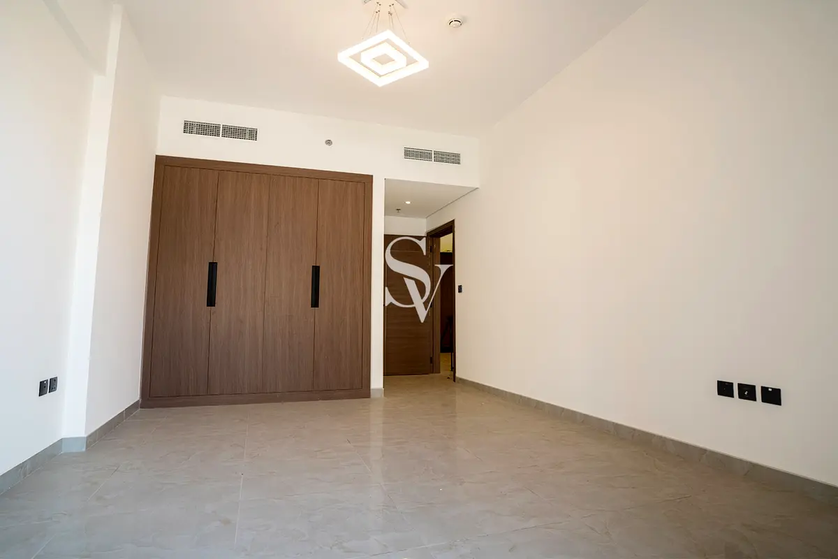 Apartment Vacant Road View White Goods Study Dubai