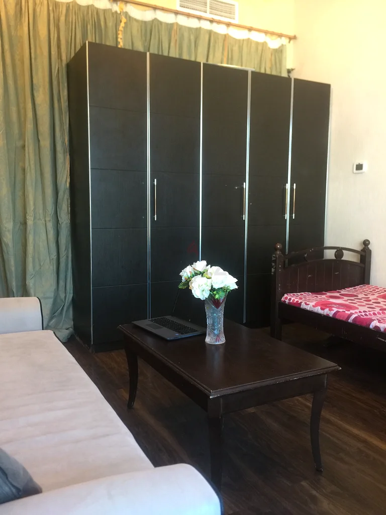 Apartment Room near Bus stop Dubai