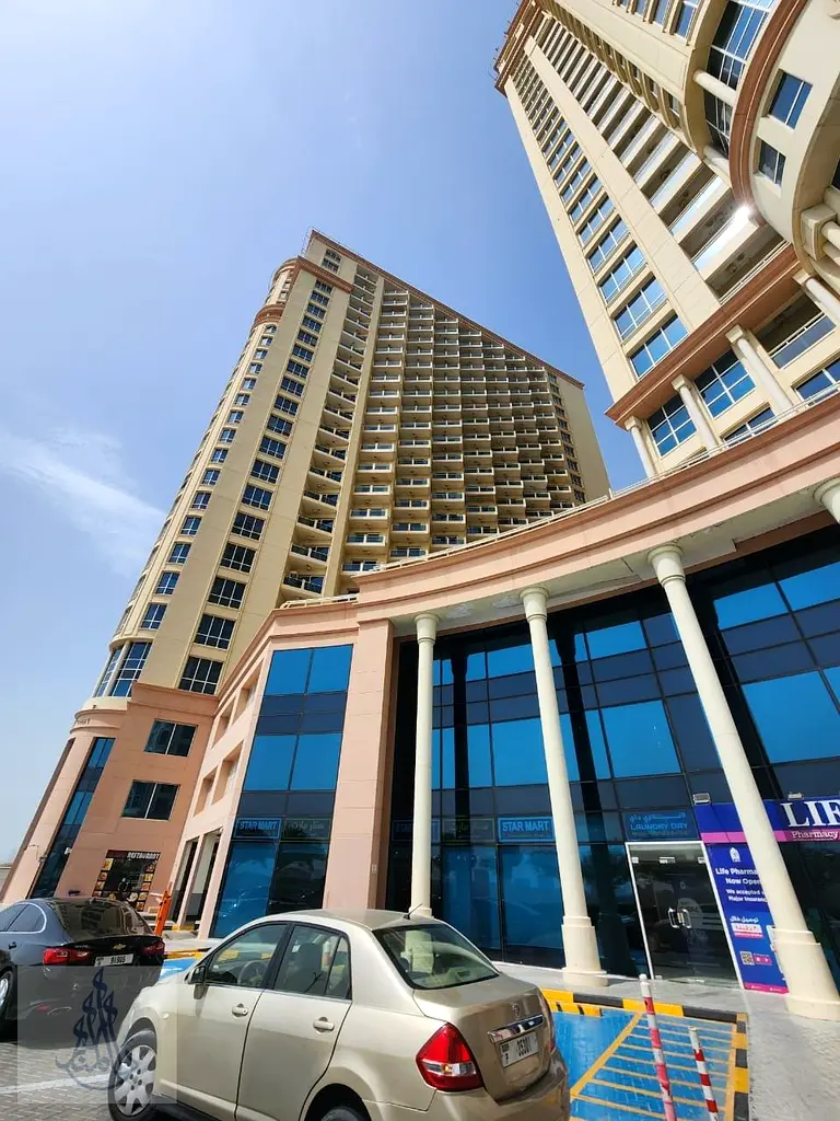 Shop Lakeside Tower B Spacious Podium Level Shop/Office With 2