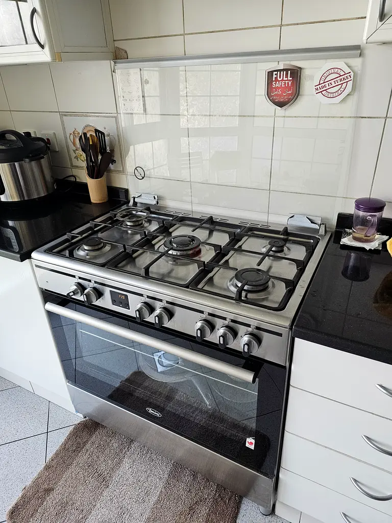 COMBINATION COOKER, 5 GAS BURNERS WITH ELECTRIC OVEN