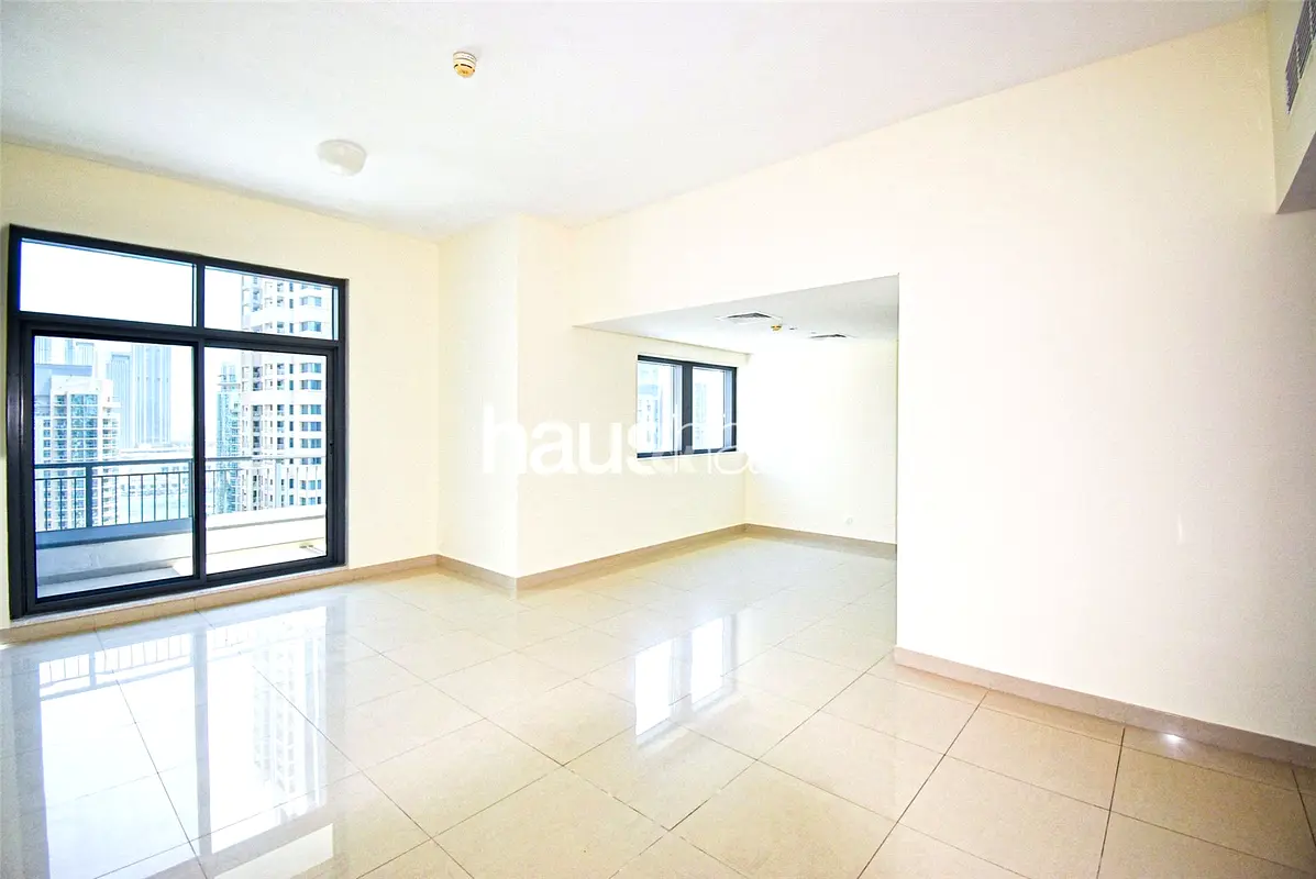 Apartment Foutain View Unfurnished Chiller Free Vacant