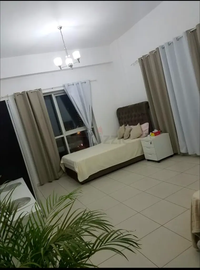 Apartment Bedspace for lady in Marina DMCC Dubai