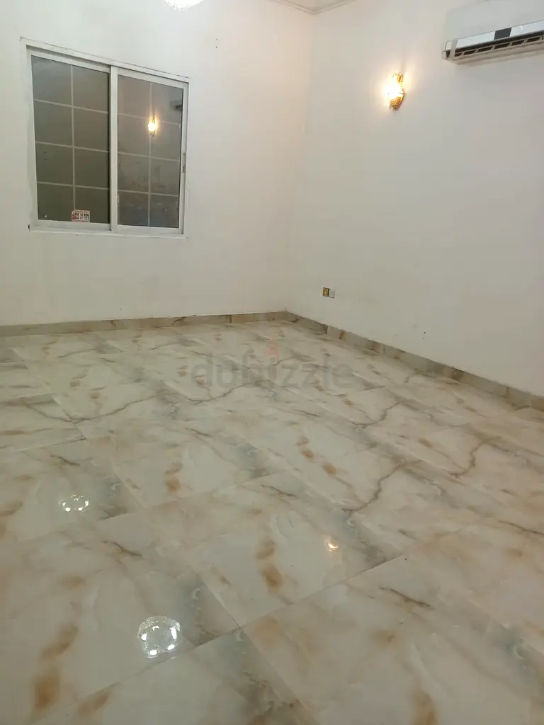 Villa FAMILY ROOM AVAILABLE IN RASHIDIYA NEAR TO BUS STOP UAE