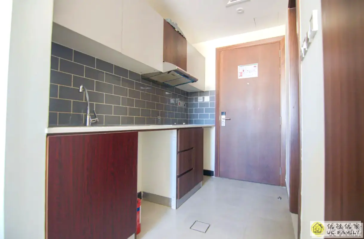 Apartment NEAR METRO WELL MAINTAINED READY 2 MOVE IN Dubai