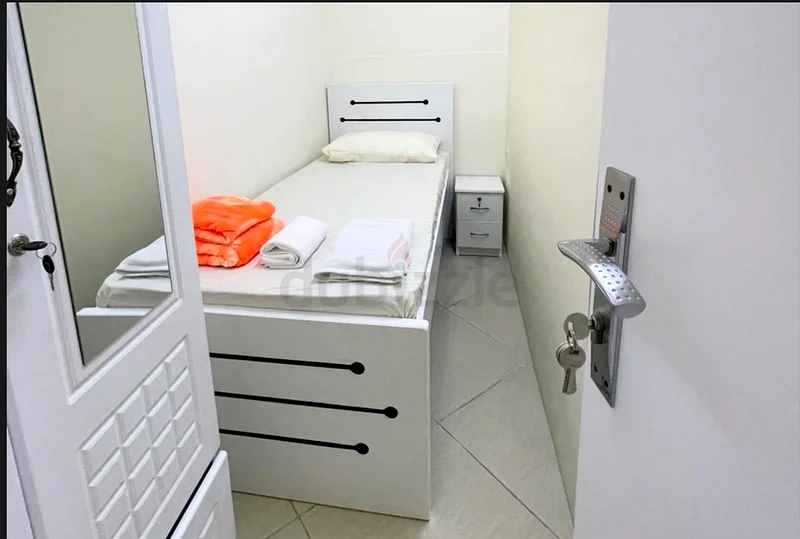 Apartment Near Burjuman Metro/ADCB Metro Stn Furnished partition room