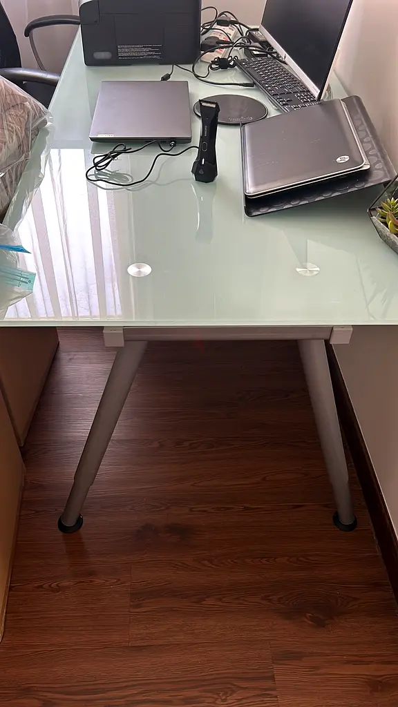 Office glass desk and chair