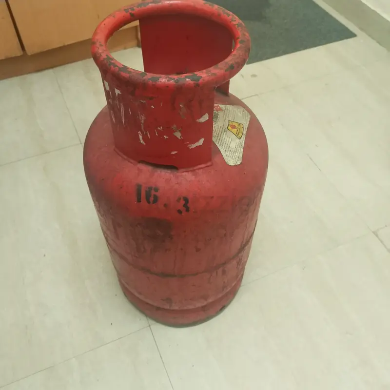 Dubai cylinder 25 with regulator and pipe