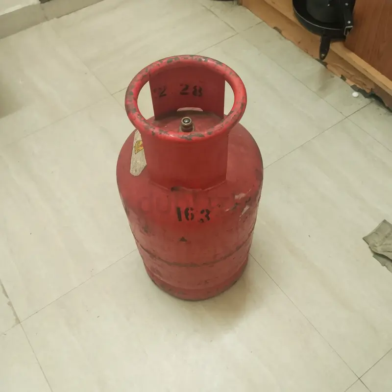 Dubai cylinder 25 with regulator and pipe