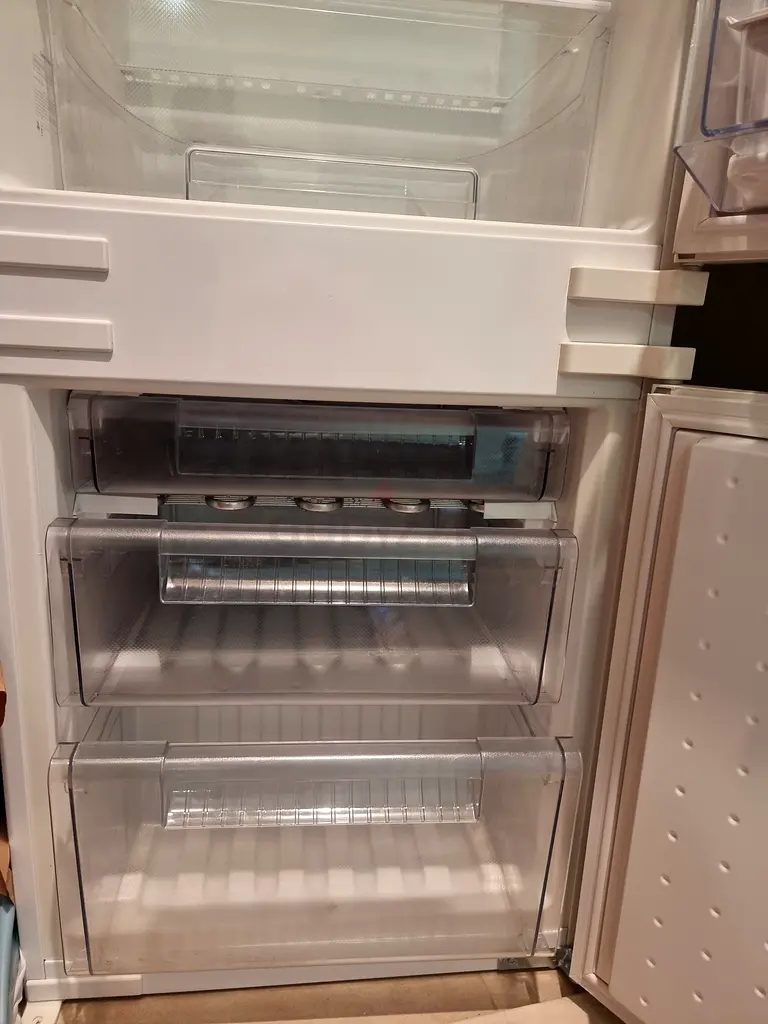SIEMENS builtin fridge for sale!