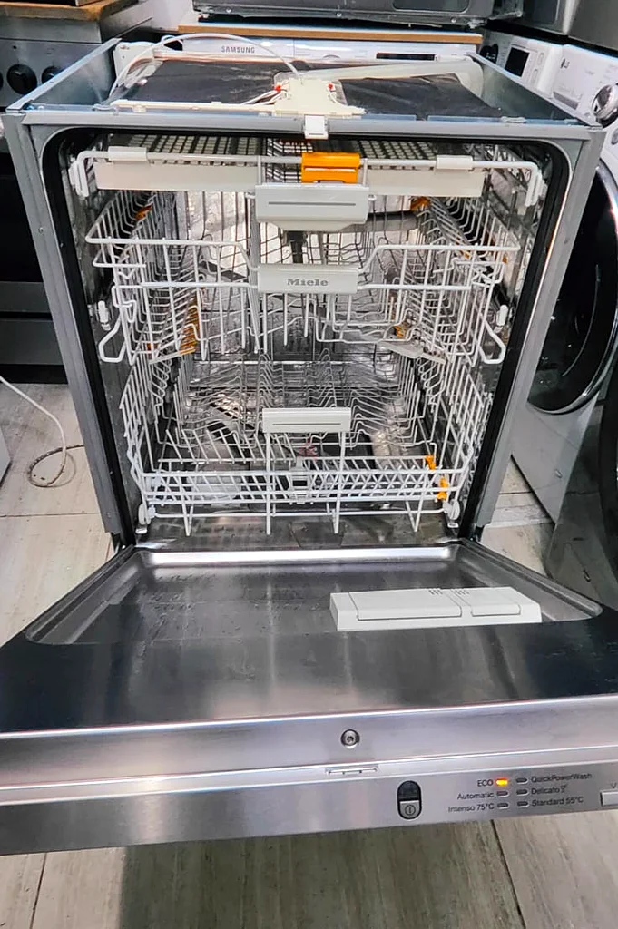 Miele latest model G6665 SCVI XXL 3 rack builtin Posted 21 days ago