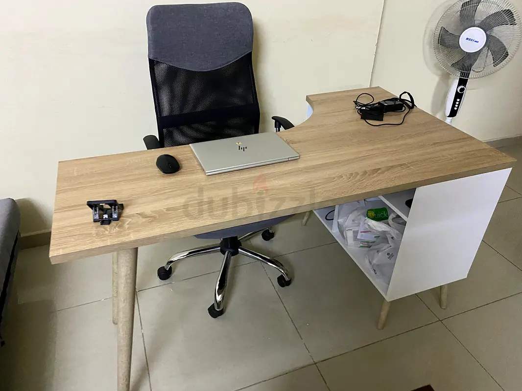 Work desk table and chair