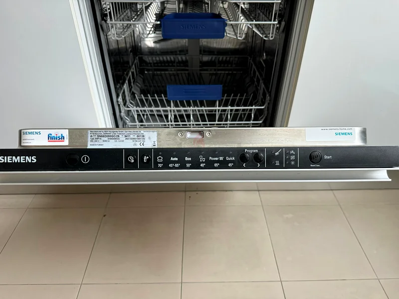 siemens latest model IQ300 3 rack dishwasher builtin