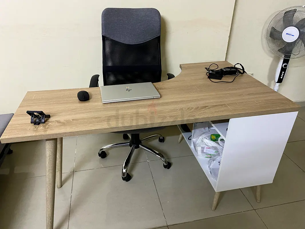 Work desk table and chair