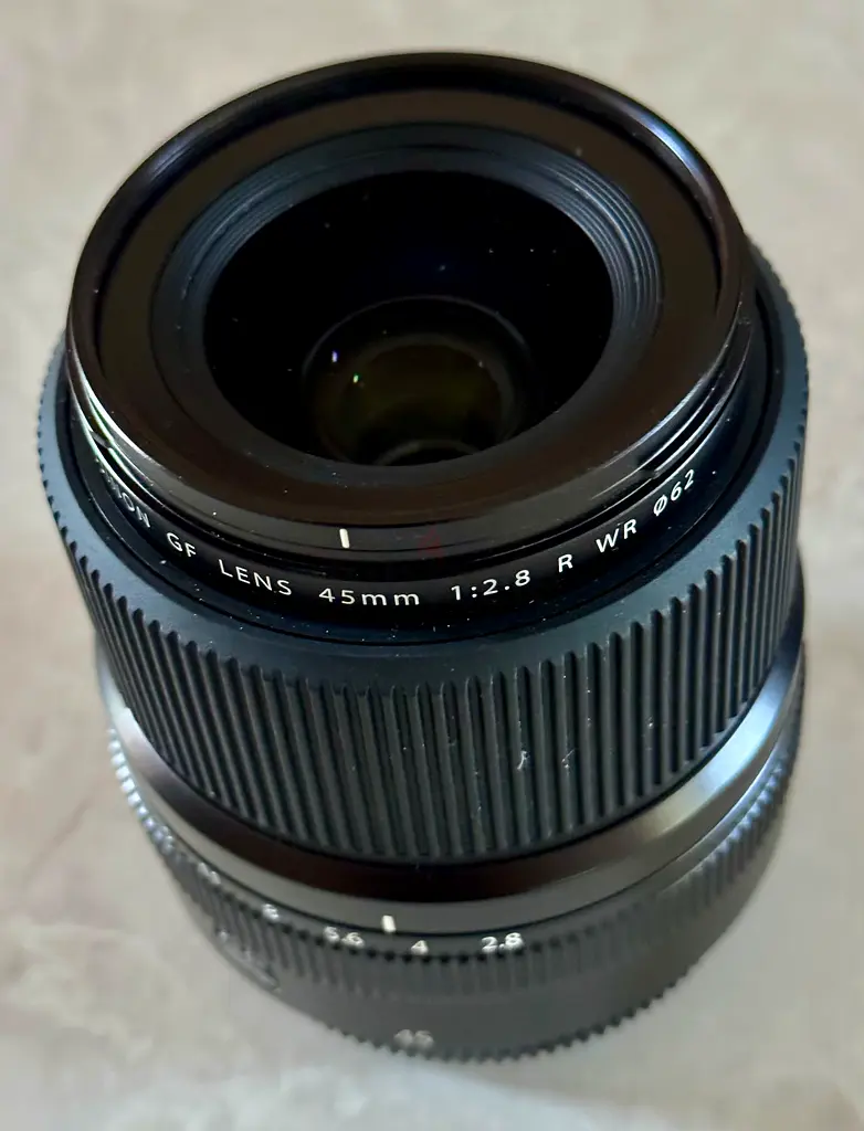 Fujifilm GF 45mm f2.8 lens for sale. Like new !!!