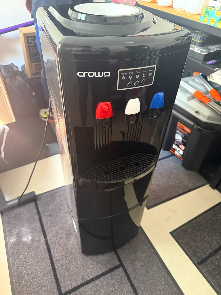 Crownline Water Dispenser with Ice Maker