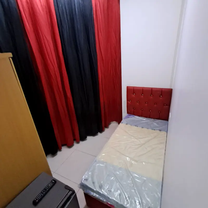 Apartment FOR ONE GUY ONLY!! FURNISHED PARTITION ROOM LOCATED IN PORT