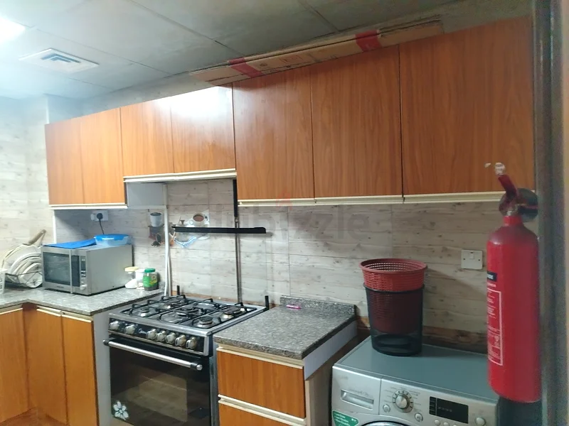 تتوفر غرفة فسيحة مؤثثة أو غير مؤثثة للإيجار63314731060739114