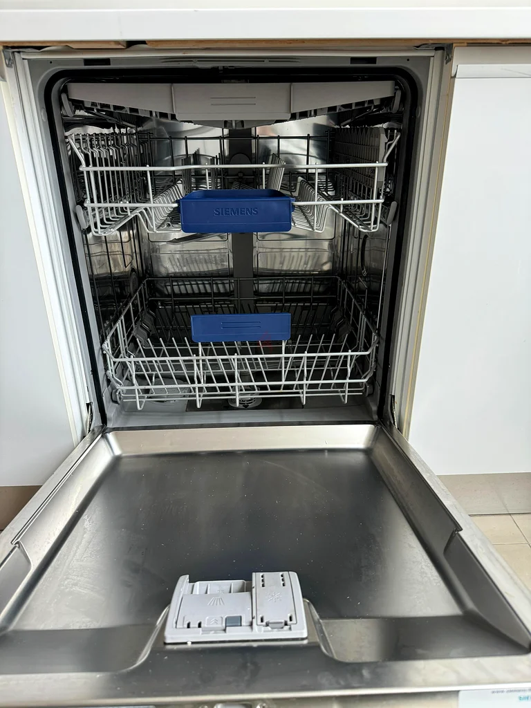 siemens latest model IQ300 3 rack dishwasher builtin
