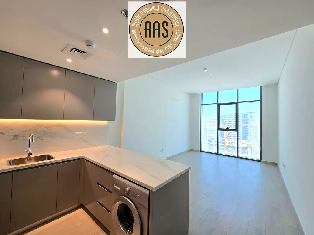 Apartment Spacious Apartment ! With Kitchen Appliances ! Ready to Move