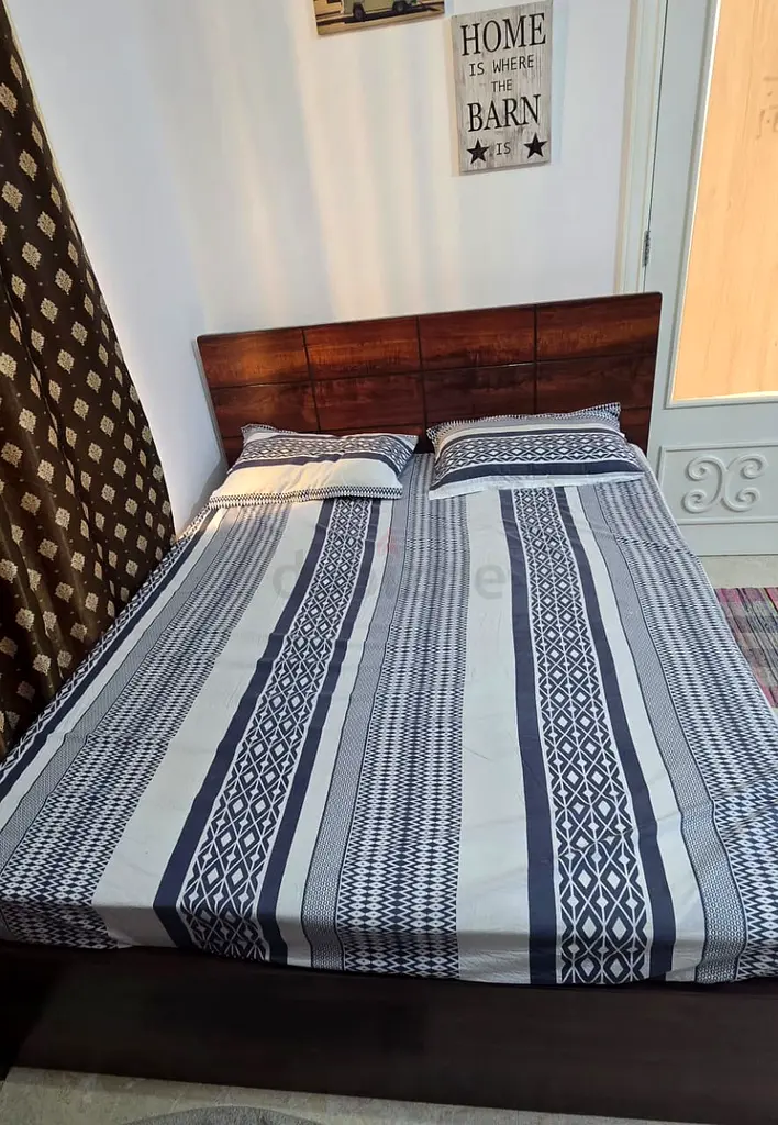 Bed and meaterss 120.200 good condition