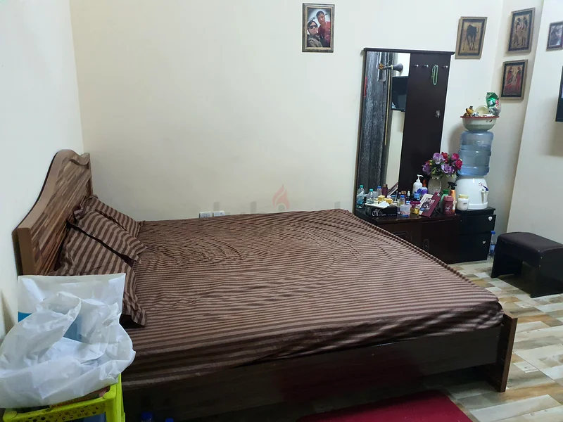 تتوفر غرفة فسيحة مؤثثة أو غير مؤثثة للإيجار633147310607391118