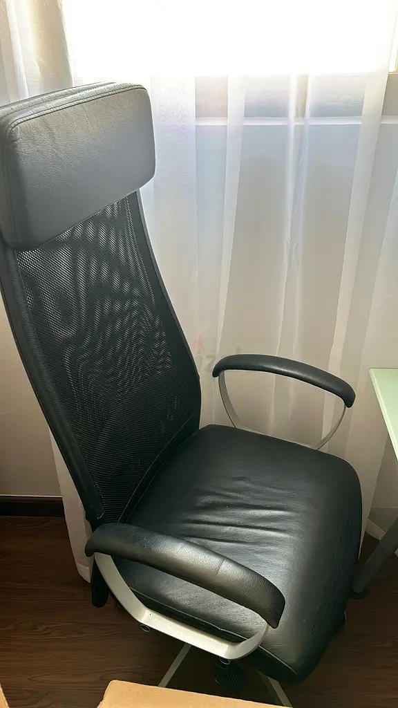 Office glass desk and chair