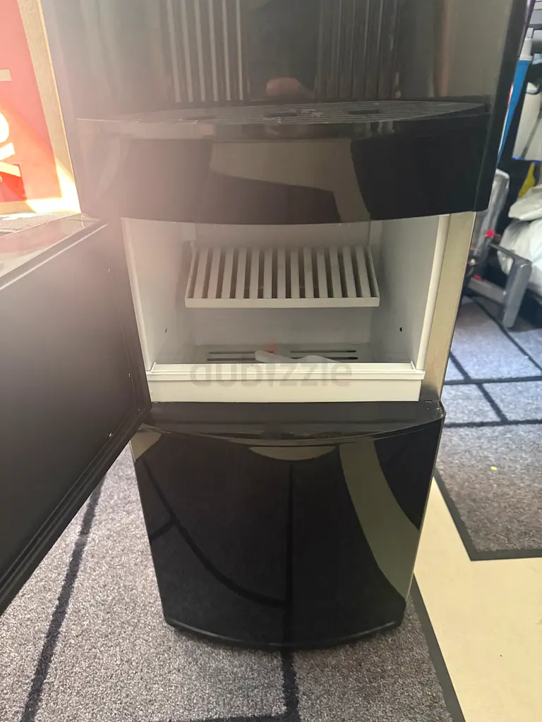 Crownline Water Dispenser with Ice Maker