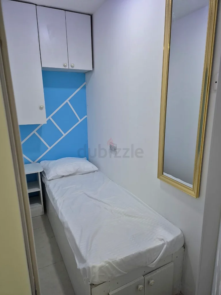 Apartment Partition Available In Deira 1400 AED Dubai