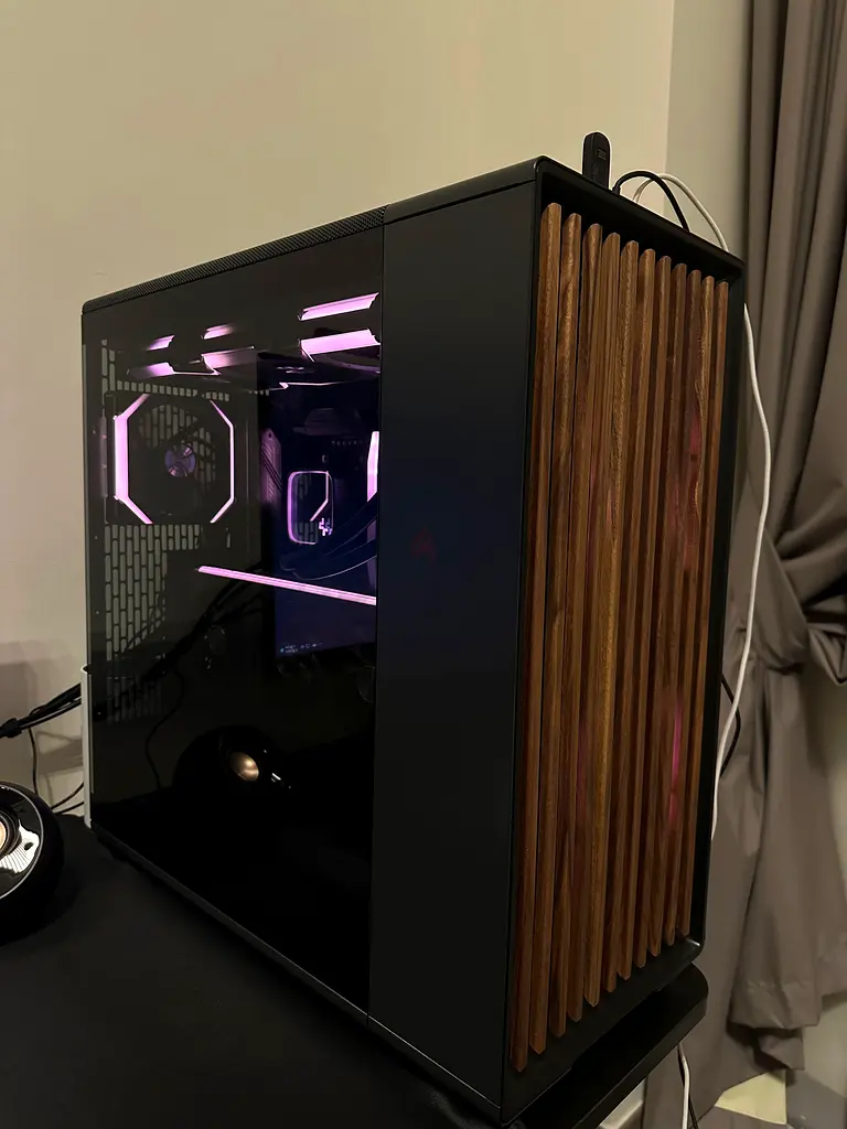 Gaming pc case (fractal north eatx)