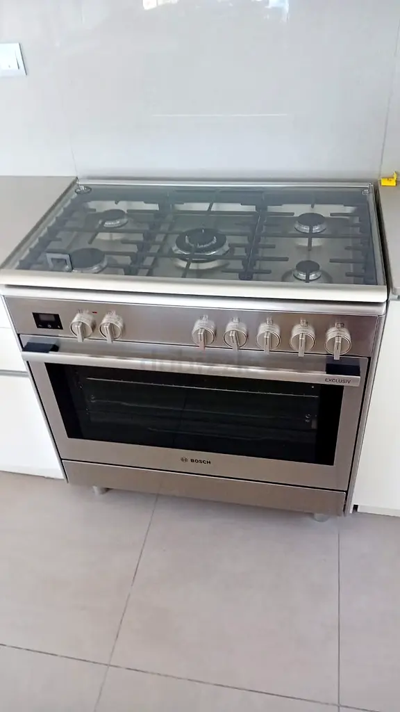BOSCH Series 8 Model Top 5 Burner Gas Down Oven Electric Cooker Range