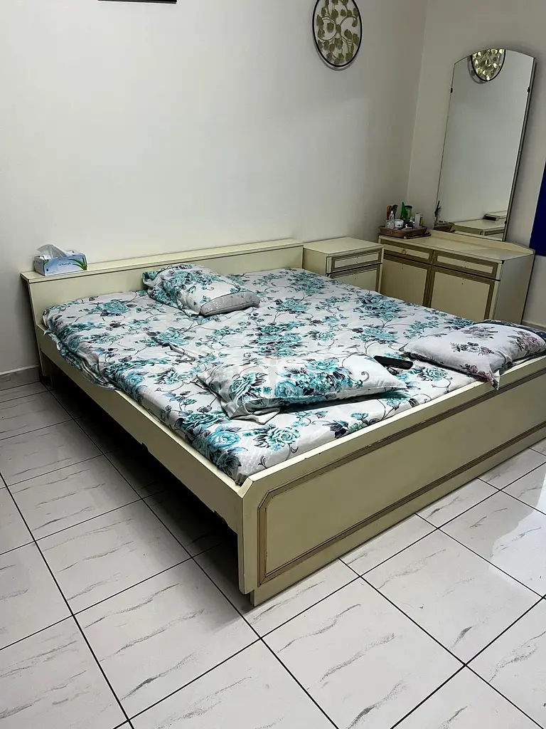 Bed mattress cupboard