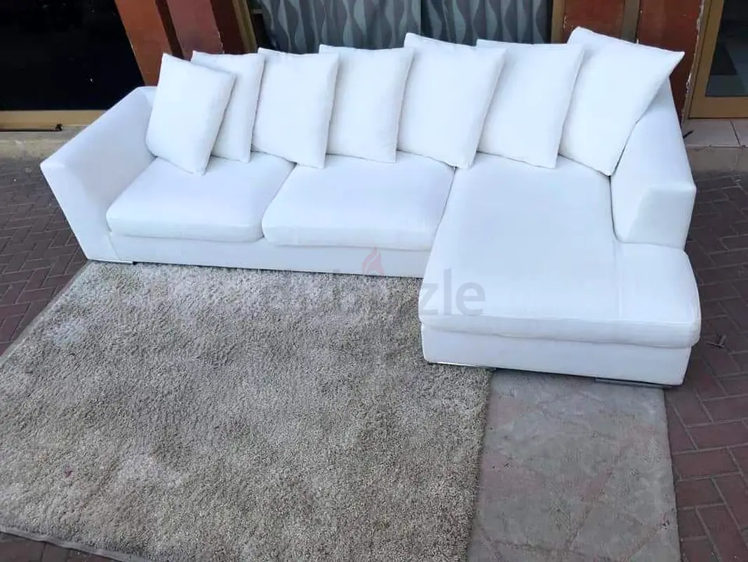 The one L shape sofa in excellent condition
