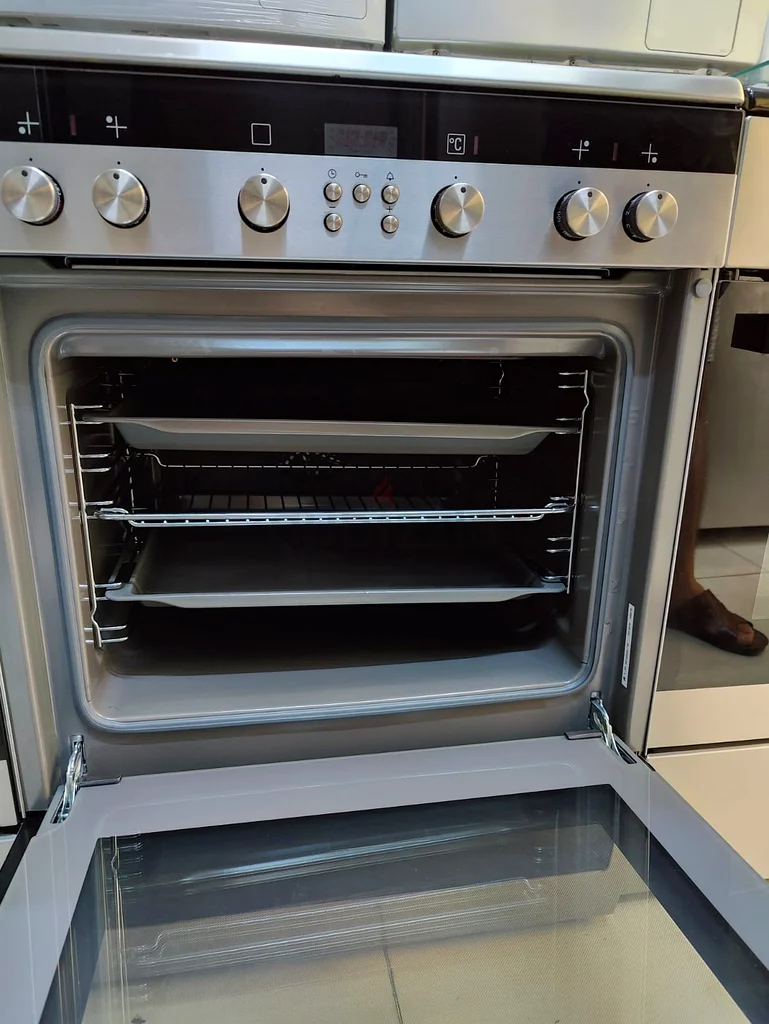 Siemens latest model full electric ceramic 4 hobs oven fan digital