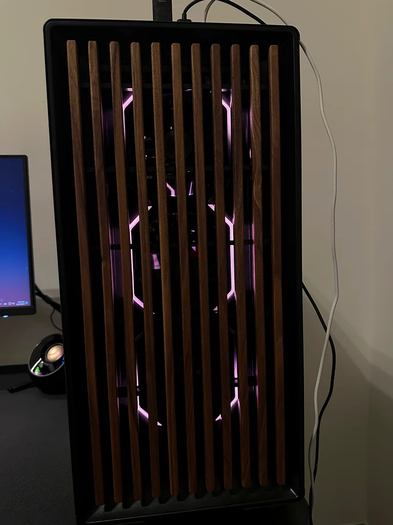 Gaming pc case (fractal north eatx)