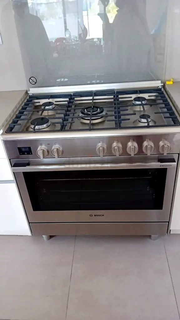 BOSCH Series 8 Model Top 5 Burner Gas Down Oven Electric Cooker Range