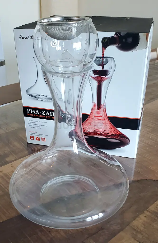 Glass aeration system/aerator. Wine aerator