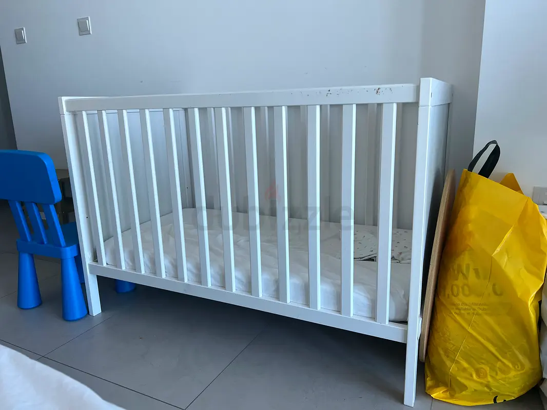 Baby bed crib with mattress
