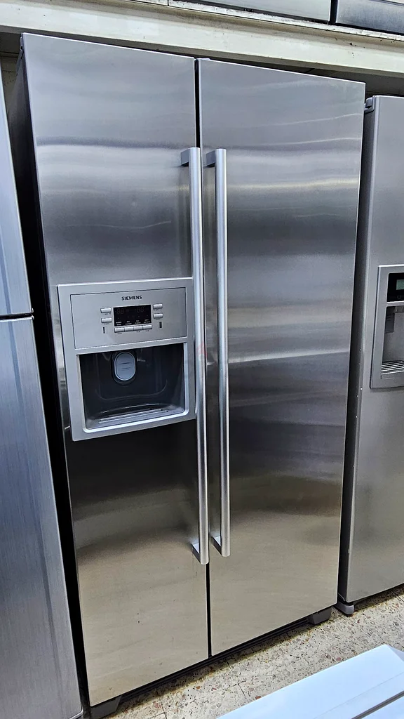 Siemens side by side Refrigerator with ice maker water dispenser new