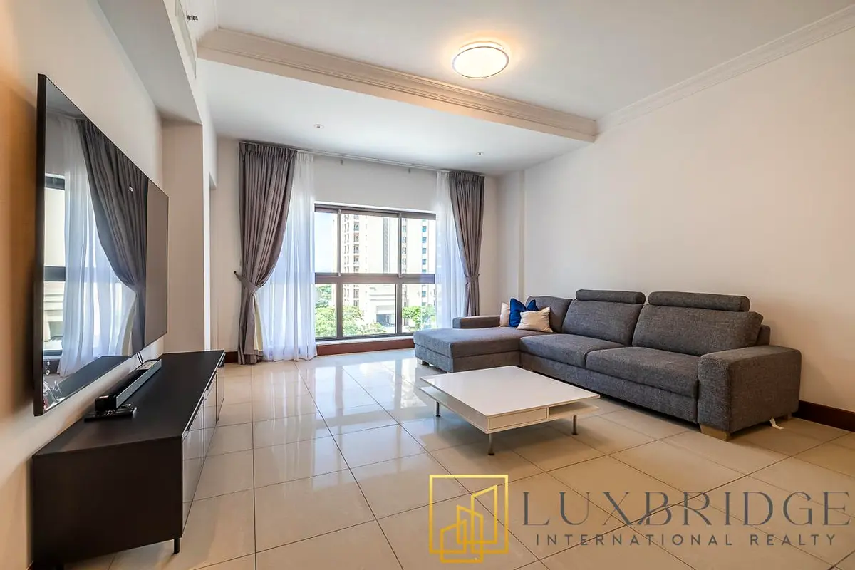 Apartment Spacious 2BR Prime Location Close to Mall Dubai