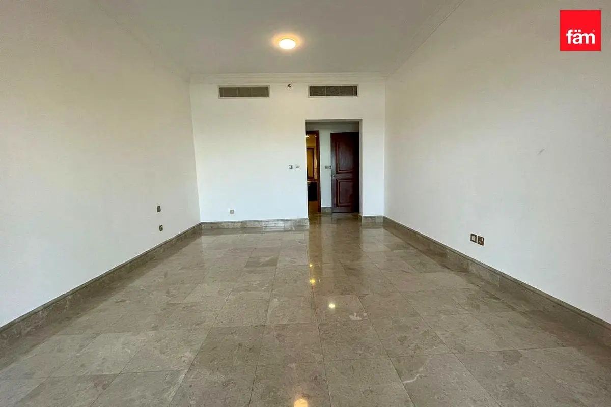 Apartment Spacious 1BR+ Wardrobe Apartment Prime Location