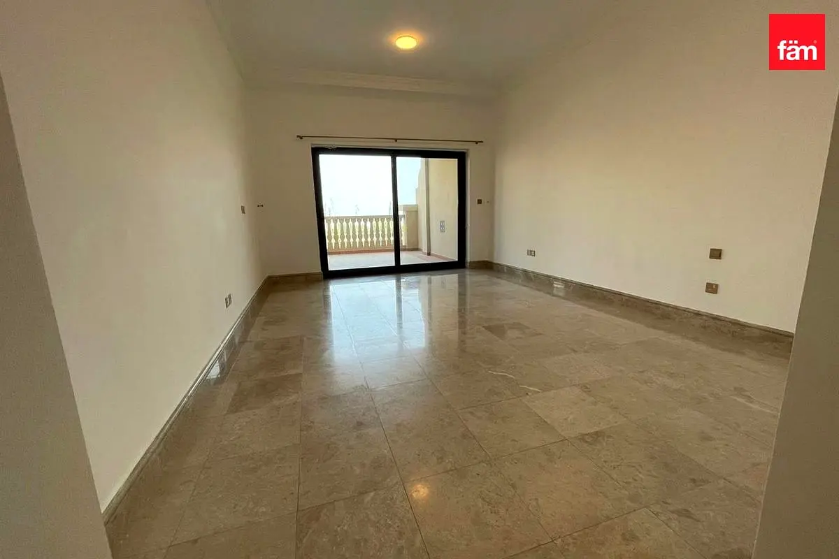 Apartment Spacious 1BR+ Wardrobe Apartment Prime Location