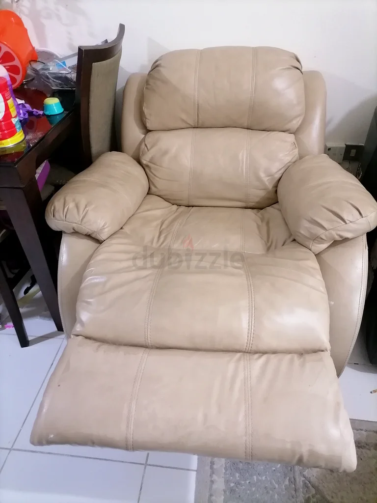 Luxurious leather recliner chair ONLY650 DH