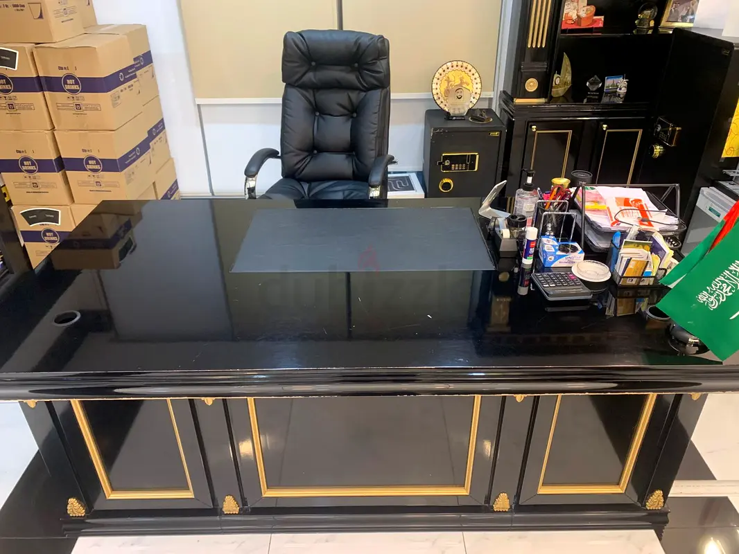 Office chairs and Table