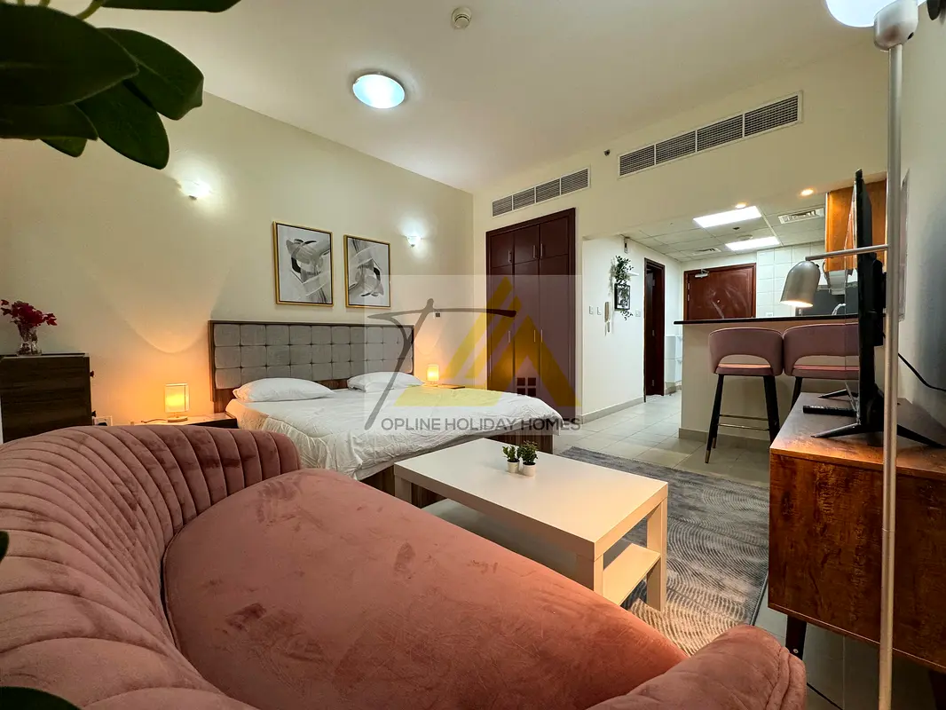 Apartment Modern Studio with Pool, Gym & Near Bus Stop in Dubai Sports