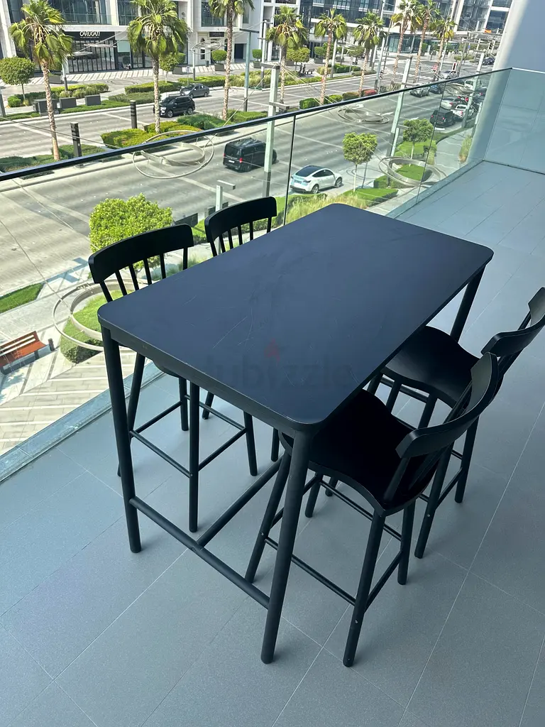 High table and 4 bar chairs