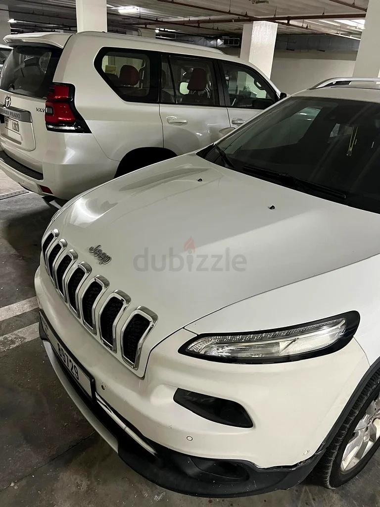 Jeep Chorokee 2014 low mileage GCC in good condition for sale
